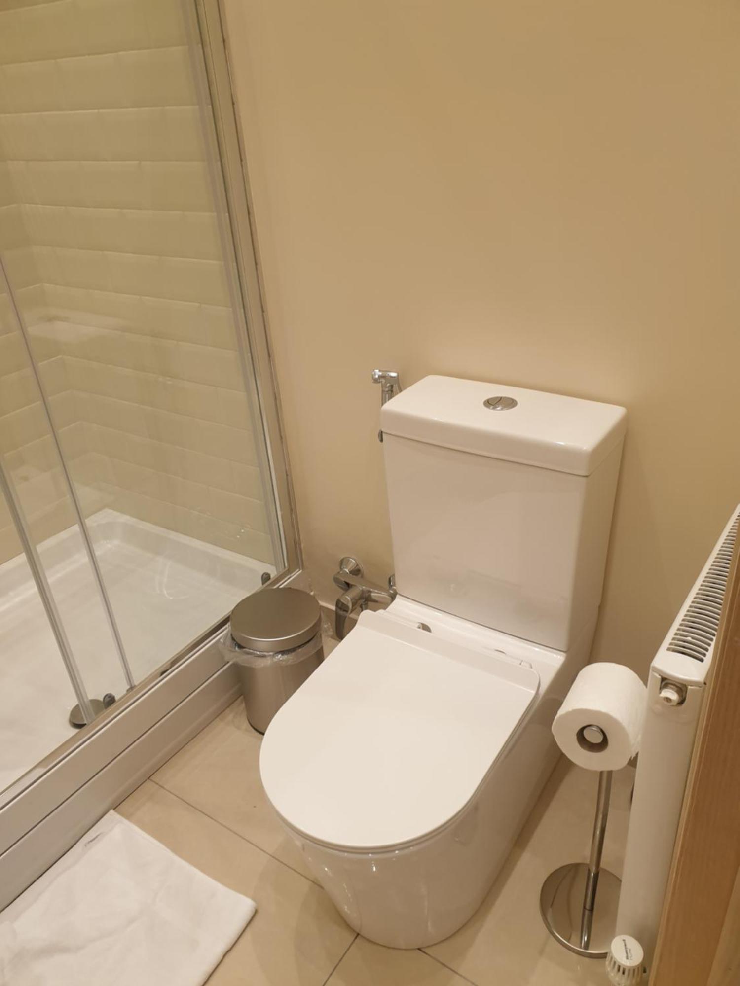 London Luxury Apartments 3 Bedroom Sleeps 8 With 3 Bathrooms 4 Mins Walk To Tube Free Parking Ilford Dış mekan fotoğraf