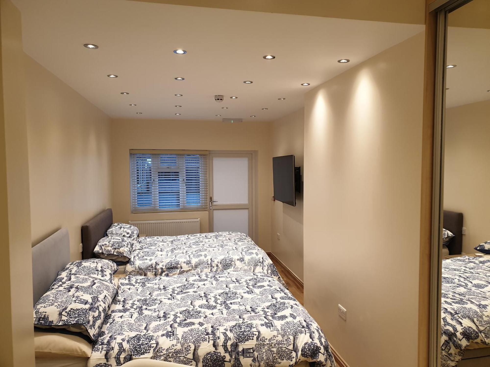 London Luxury Apartments 3 Bedroom Sleeps 8 With 3 Bathrooms 4 Mins Walk To Tube Free Parking Ilford Dış mekan fotoğraf
